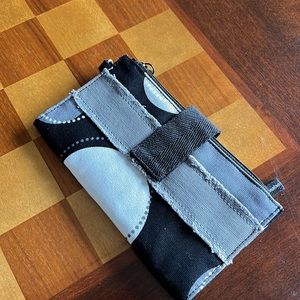 Thirty-one Retro Metro Wallet